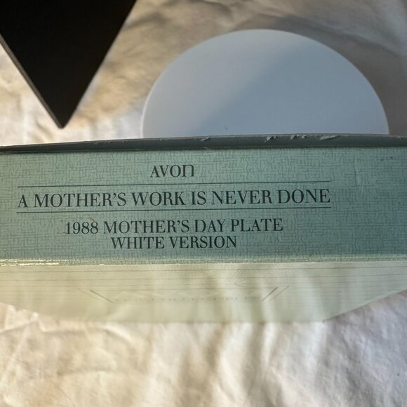 Vintage AVON Mother’s Day Plate – 1988 “A Mother’s Work is Never Done” - Picture 5 of 7